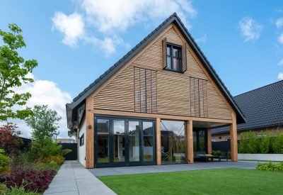 Houten woning met een houten constructie